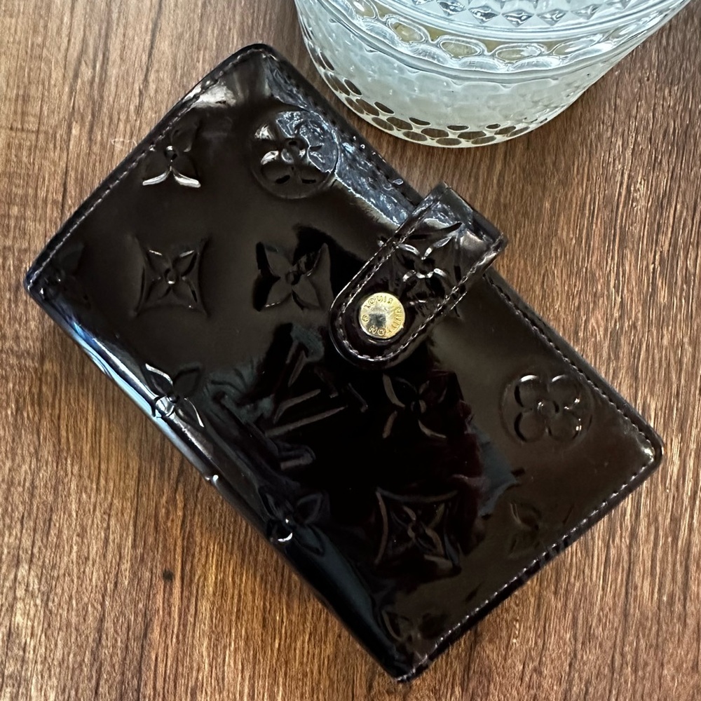 🔥 Louis Vuitton Amarante Vernis Leather Wine Kiss Lock French Bifold Wallet